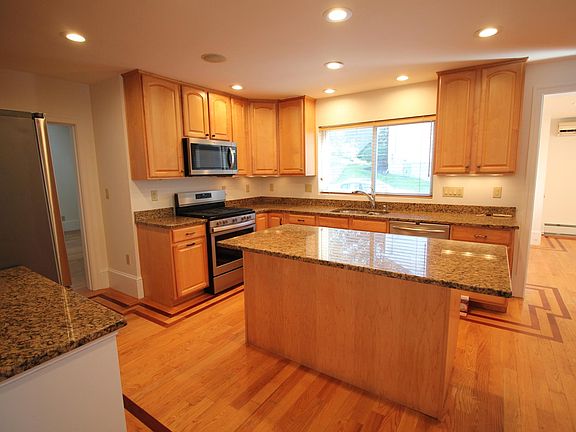 3rd image of 59 Court St #A