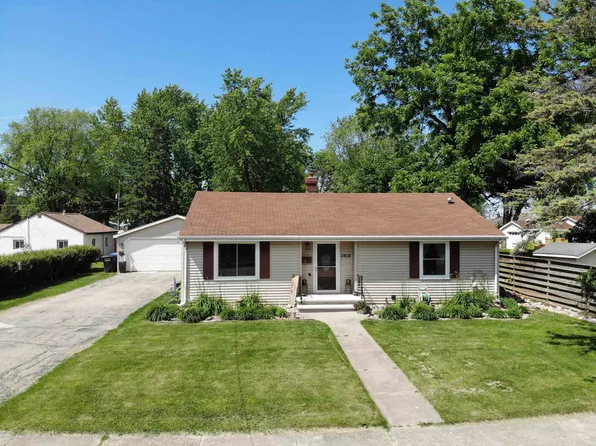 1918 E Pauline St, Appleton, WI 54911