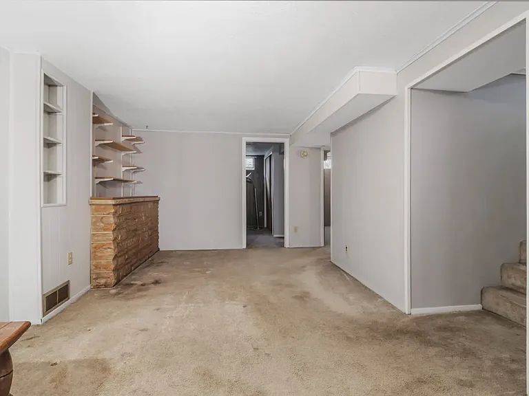 725 Dale St — Photo 17