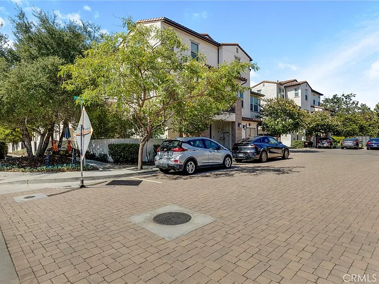 77 Jensen Ct — Photo 27