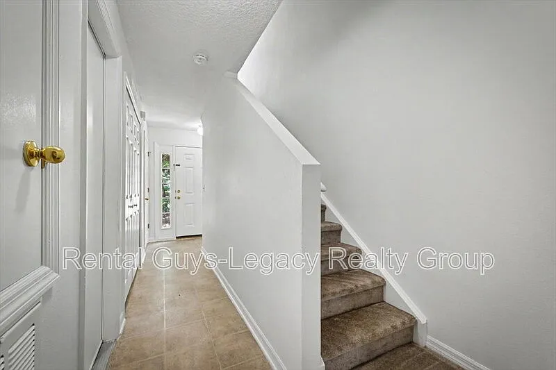 3 bed, 2.5 bath, 1642 sqft, $1,600 — Photo 4