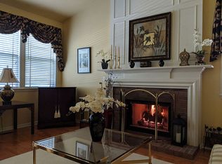 9896 Country Club Cir, Twinsburg, OH 44087