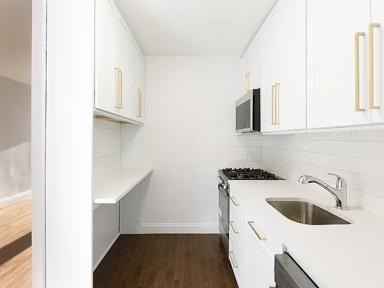 333 E 30th St #14F — Photo 9