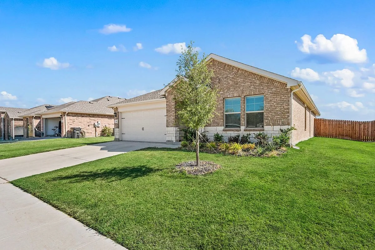 4 bed, 2.0 bath, 1790 sqft, $2,225 — Photo 3