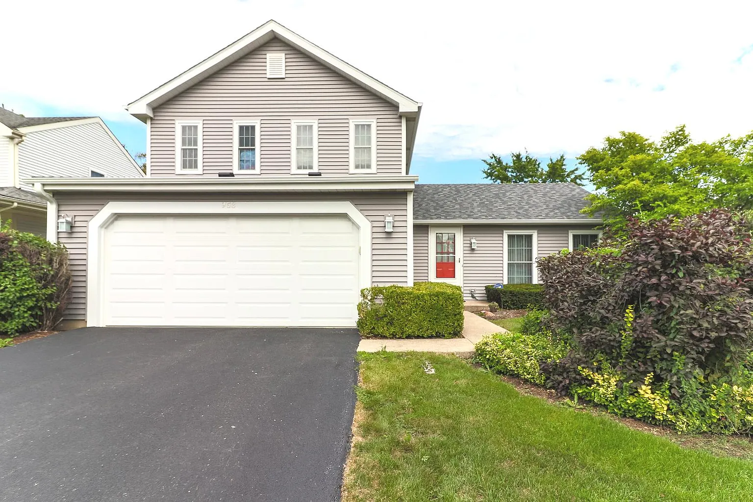 953 Hill Crest Dr photo 1
