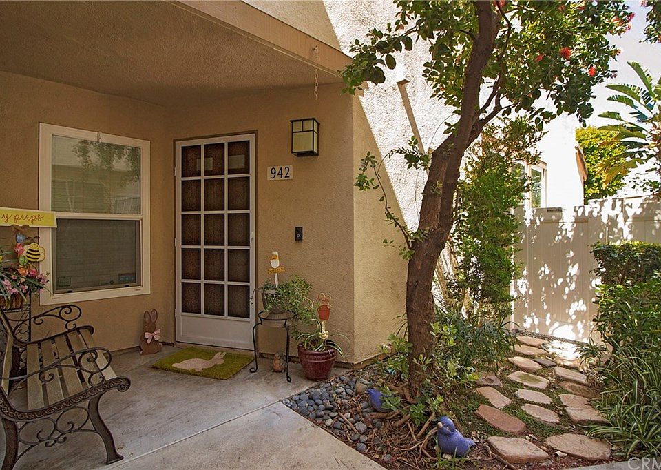 1st image of 942 S Country Glen Way