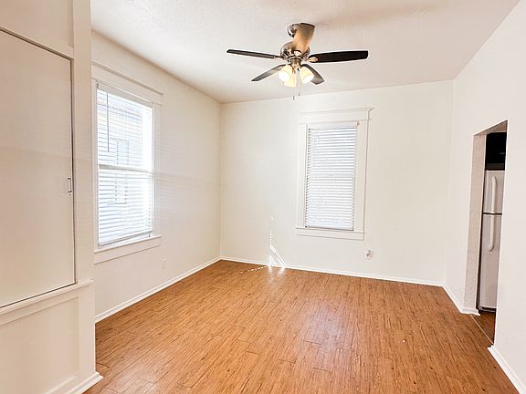 5th image of 327 E Dewey Pl