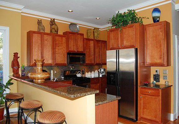 Gourmet Kitchen w/Butlers Pantry