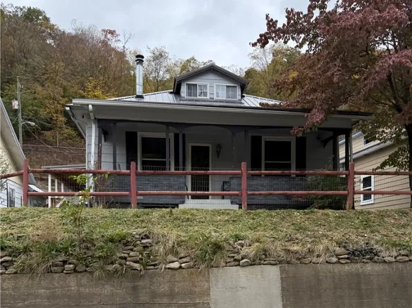 222 2nd Ave, Logan, WV 25601