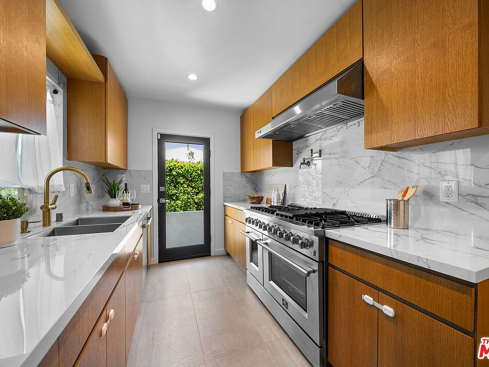 1st image of 1821 S Dunsmuir Ave
