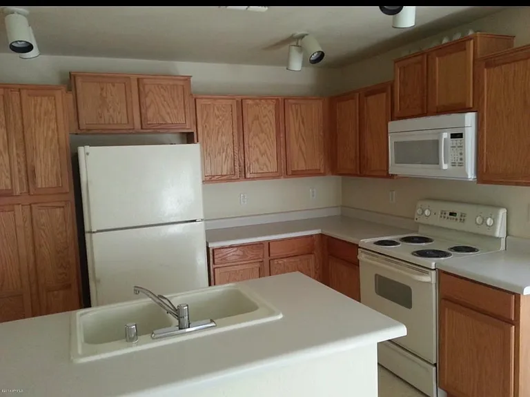 11614 W Cheryl Dr — Photo 3