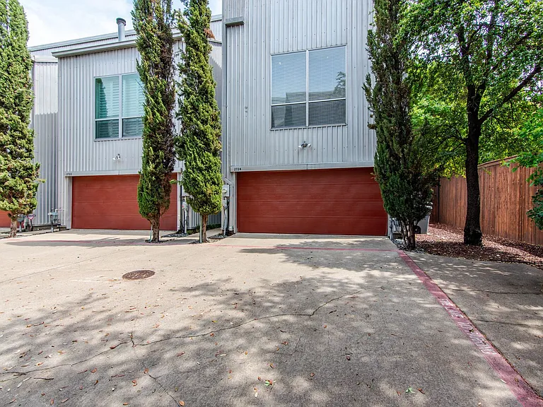 2724 Shelby Ave — Photo 2