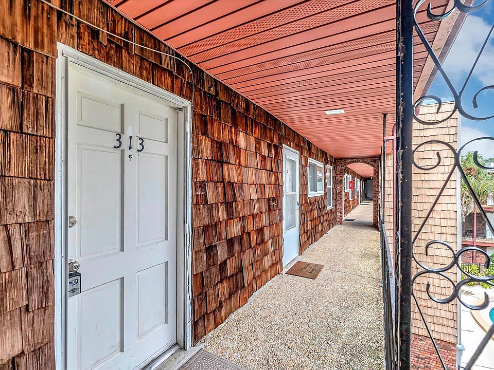1st image of 300 Bayou Blvd APT 313