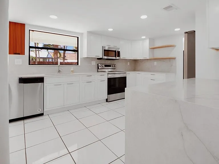 10031 SW 147th Pl — Photo 8
