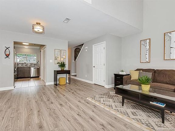 4th image of 1036 Sardis Cove Dr