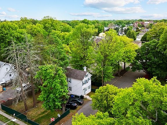 4th image of 632 Millers Ln