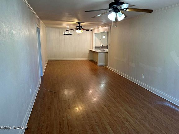 3rd image of 1521 W Congress St