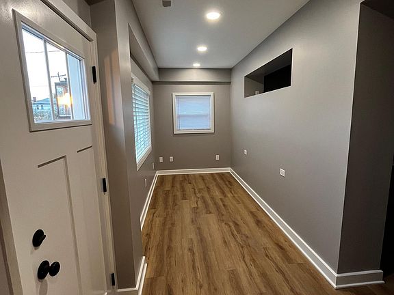 When you come in the front door this space in on your left. Perfect office space with plenty of light.