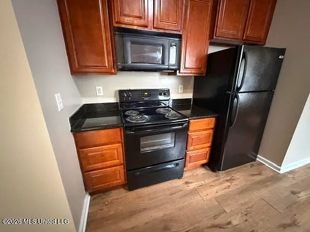 2207 Searle Ave — Photo 2