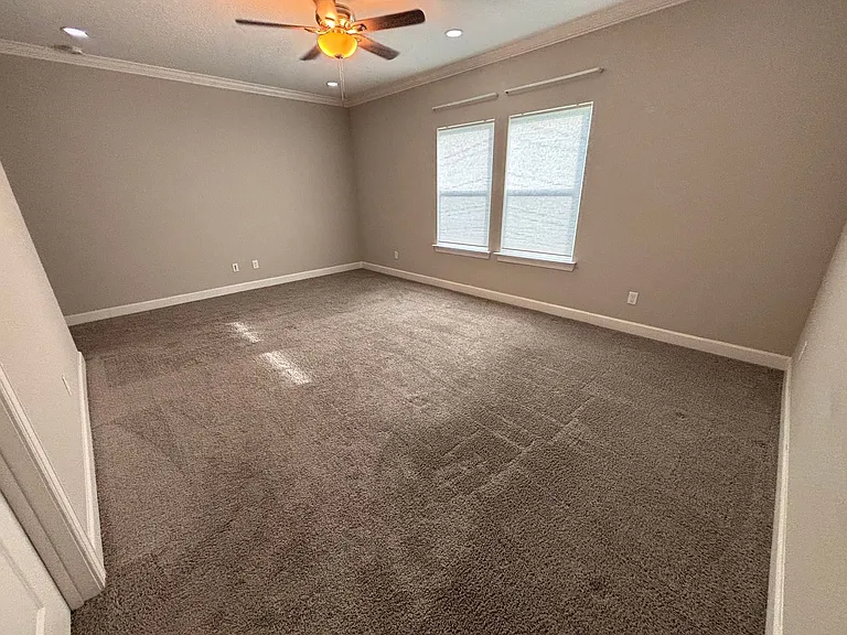 212 Willow Creek Ct — Photo 31