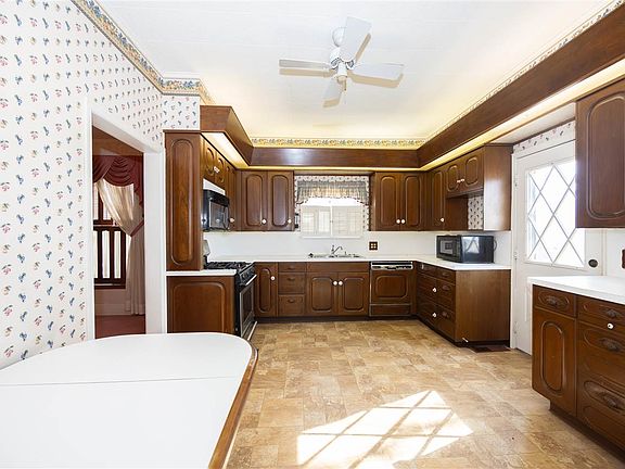 3rd image of 13521 W Peckham Rd