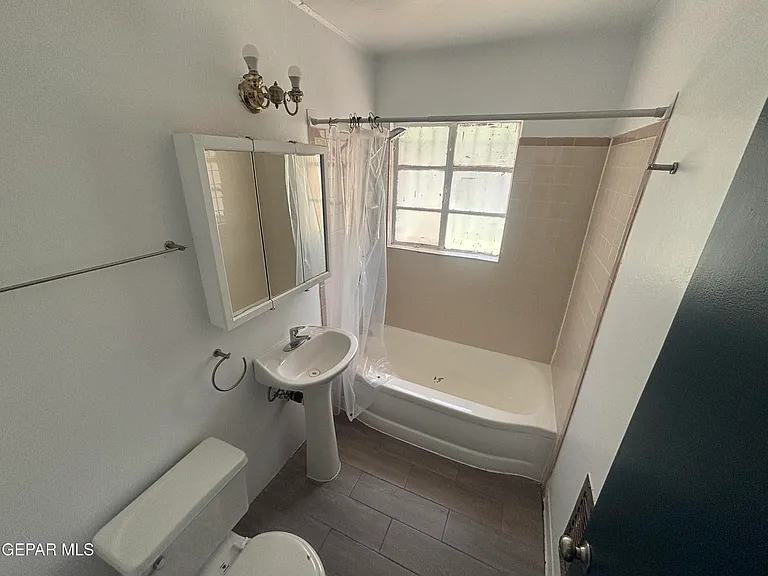 619 Alethea Park Dr — Photo 6