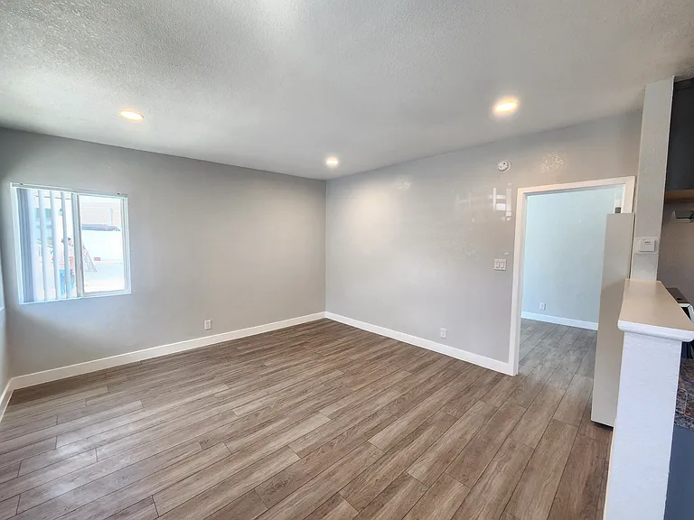 1605 Torrance Blvd — Photo 5