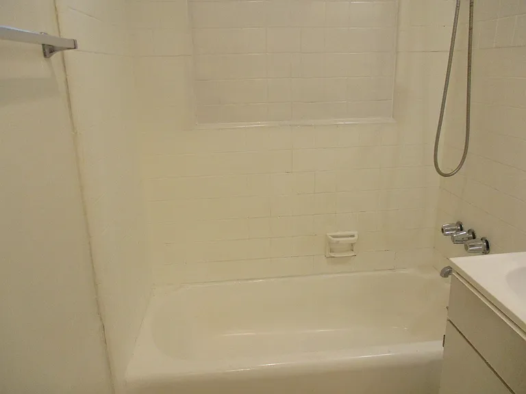 443 Flower St #A — Photo 14