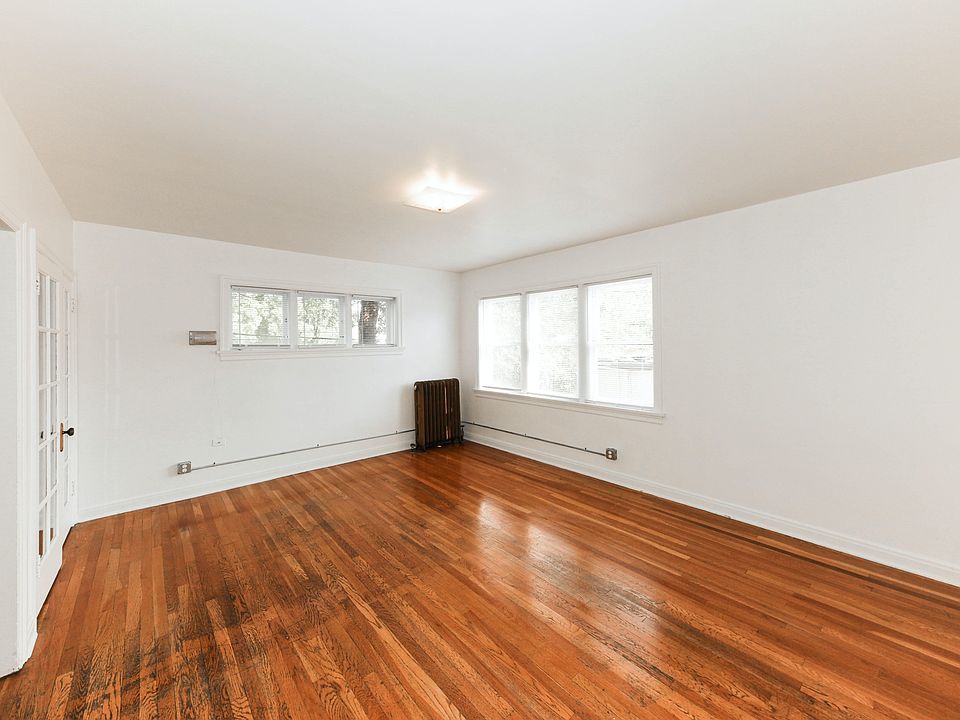 1st image of 740 E Broadway #208