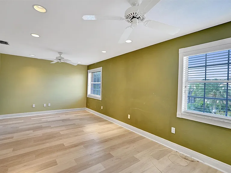 10902 Tamoron Ln — Photo 49