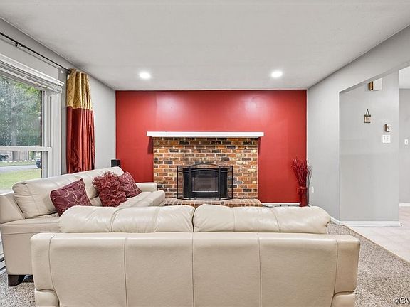 3rd image of 816 Willomett Ave