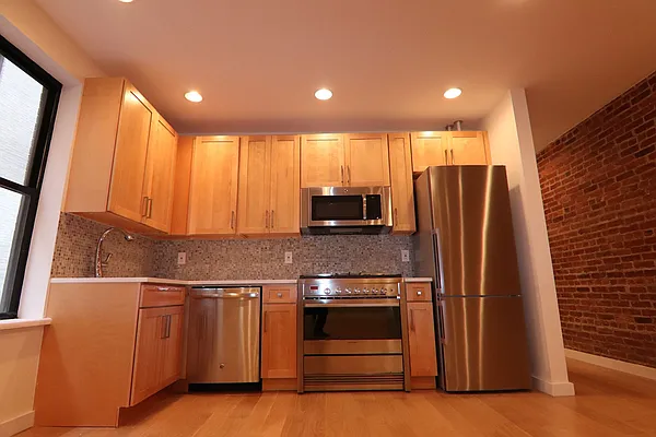 Rented by PMG Real Estate  | media 26