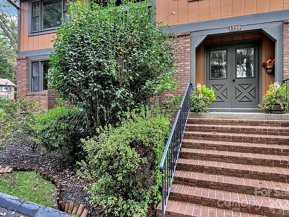 3rd image of 1759 Haywood Manor Rd APT A