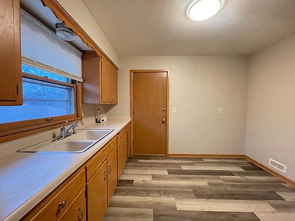 5th image of 501 Randall St