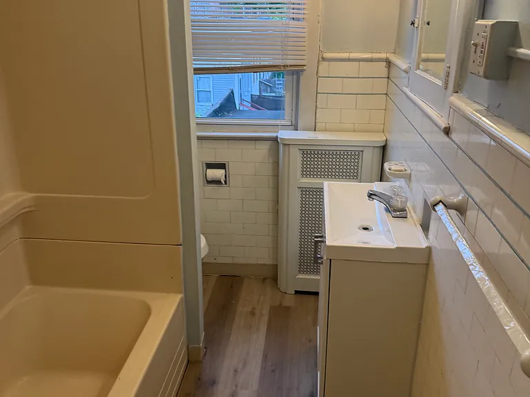 864 Stuyvesant Ave — Photo 7