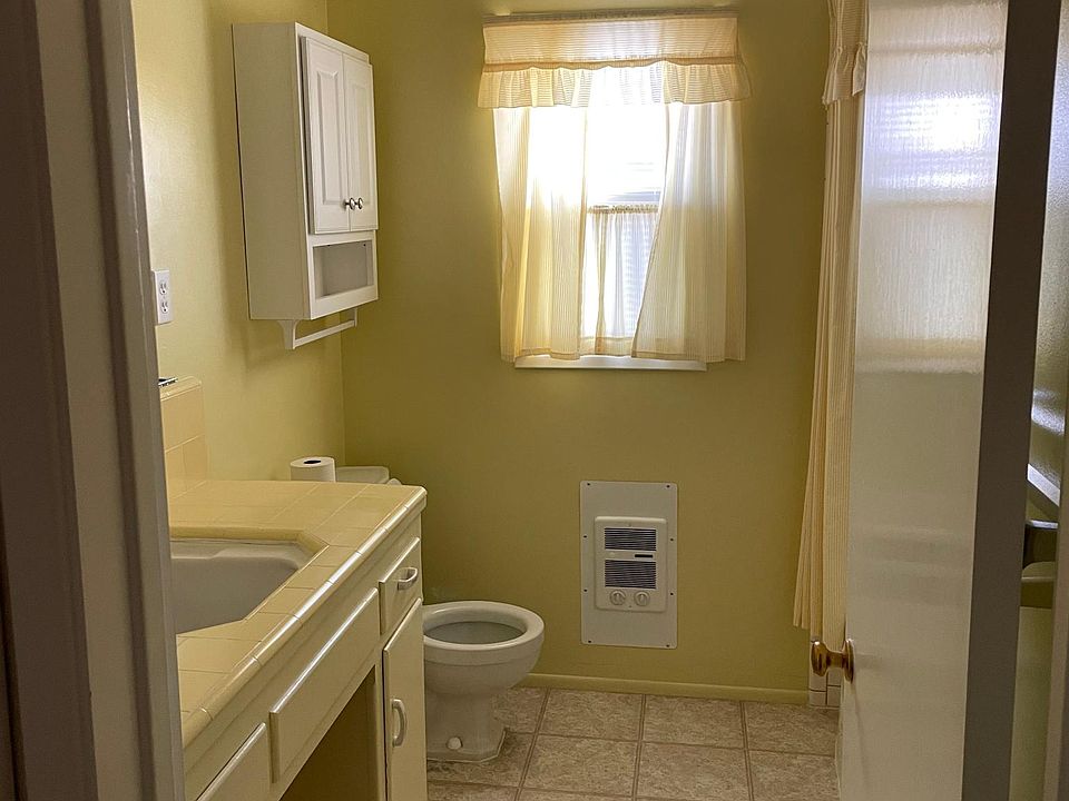 2nd image of 374 Short St