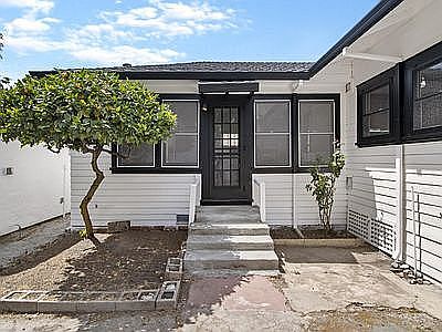 2nd image of 307 N San Mateo Dr