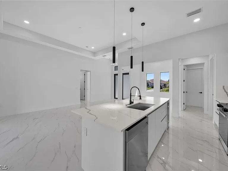 1426 NE 6th Ave — Photo 17
