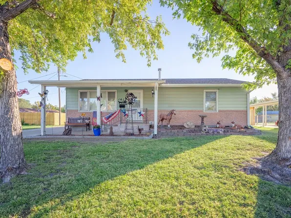 1617 Beach St, Salina, KS 67401