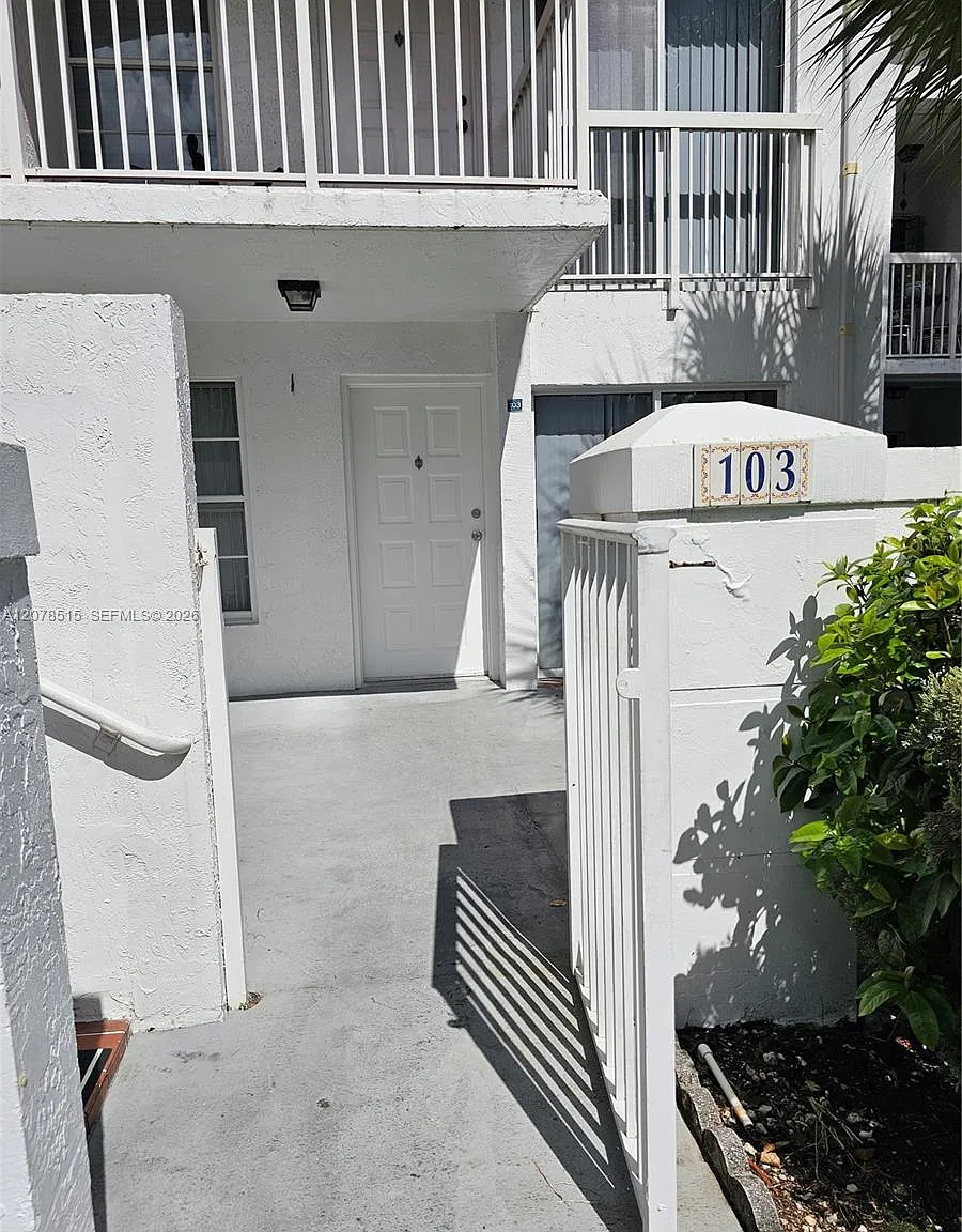 Point Lake Condo Vii — Photo 4