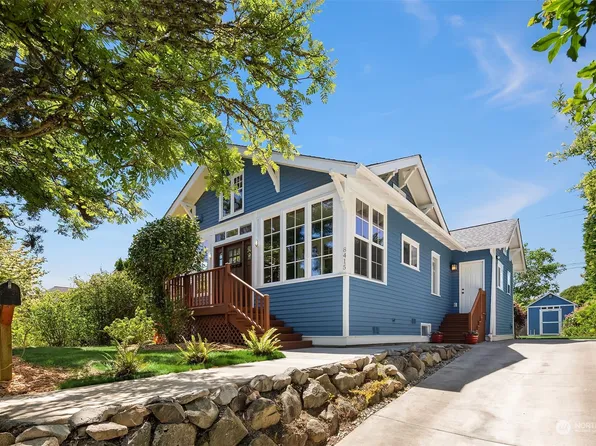 8415 32nd Avenue SW, Seattle, WA 98126
