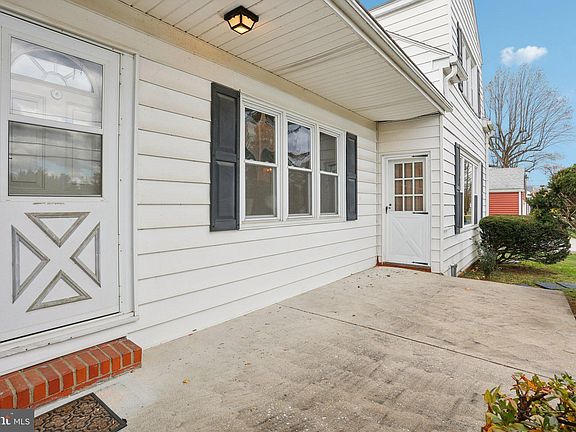 4th image of 510 Tennis Ave