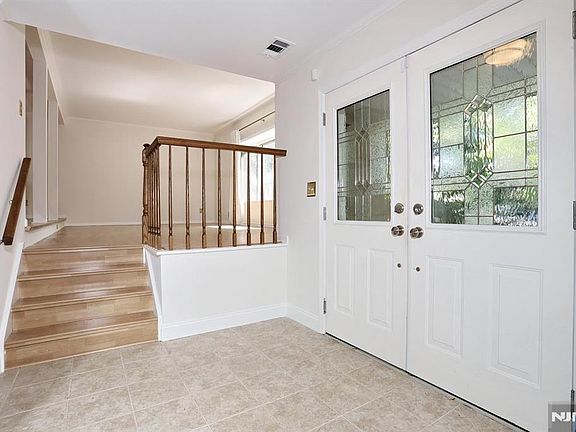 5th image of 517 Pine Hill Rd