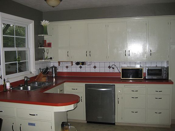 Kitchen (11.5'x14')