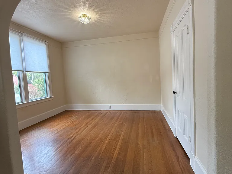 327 N Delaware St — Photo 6