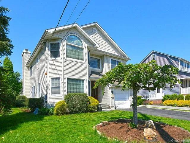 13 Sheppard St
