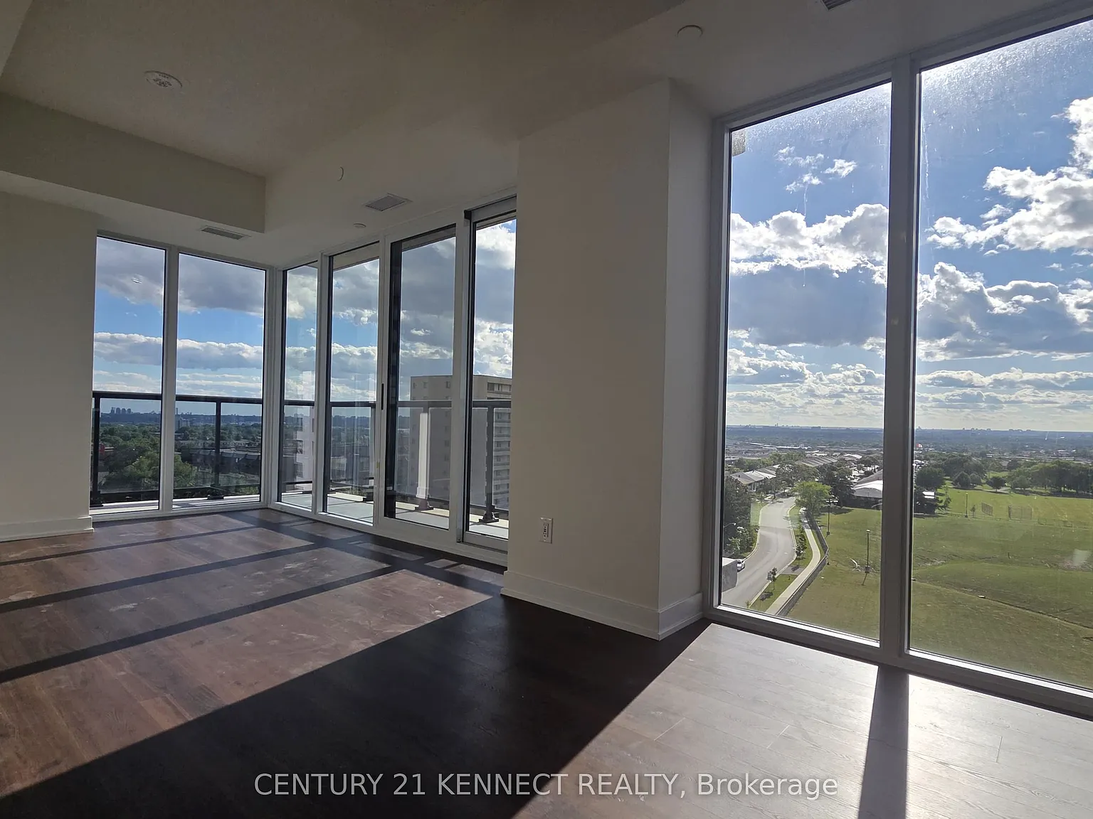 Yorkwood Condos — Photo 4