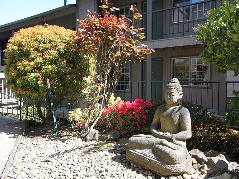 Nob Hill Apartments — Photo 18