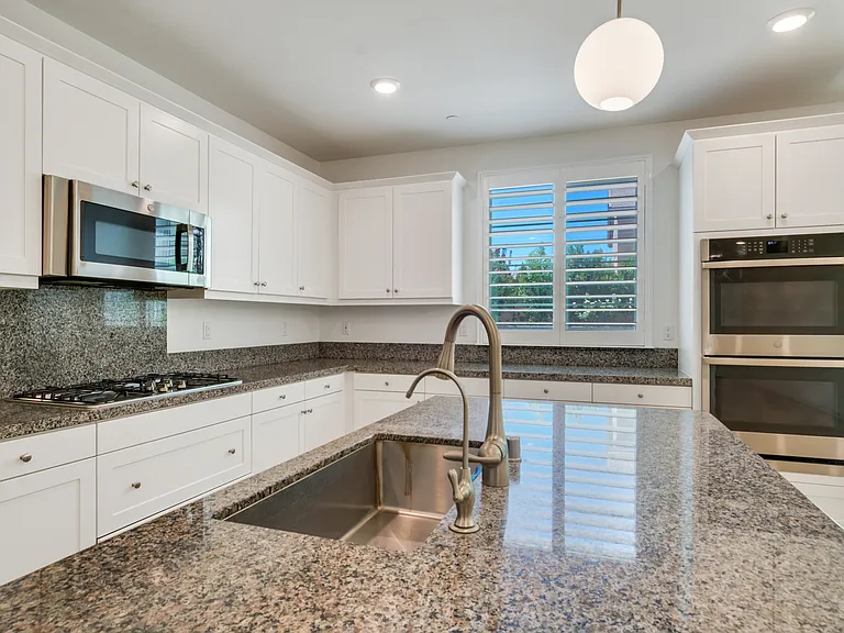 26337 Seville Ln — Photo 6