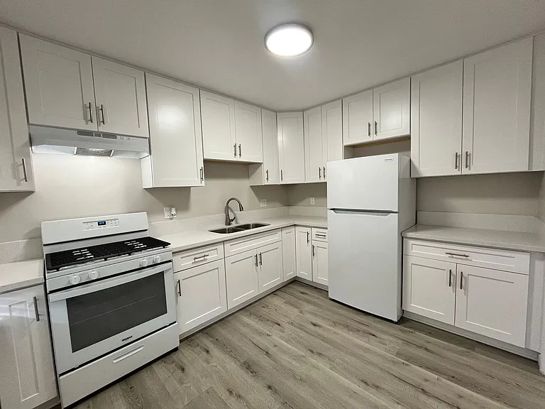 0018 Berro Assets Building — Photo 11